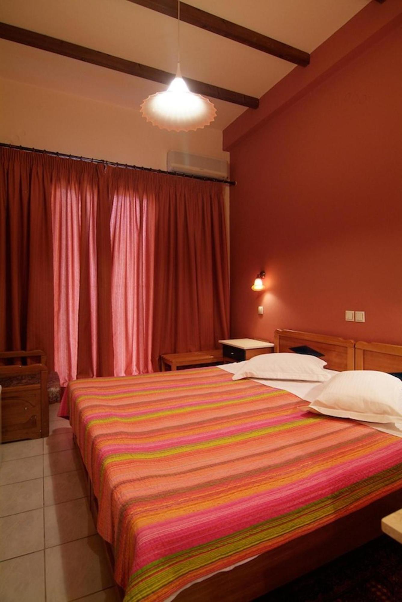 Hotel Varonos Delphes Extérieur photo