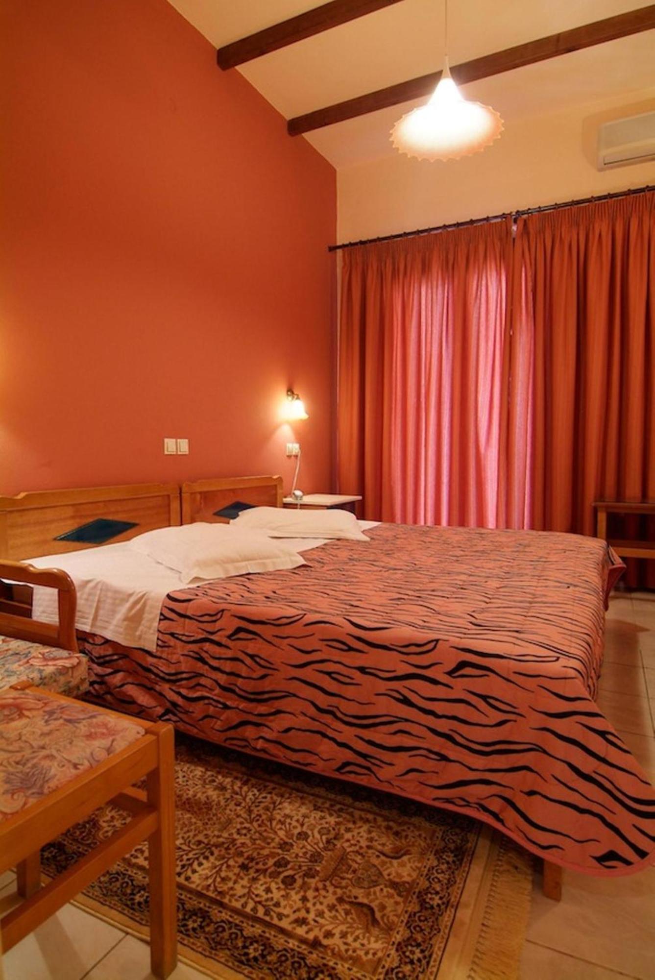 Hotel Varonos Delphes Extérieur photo