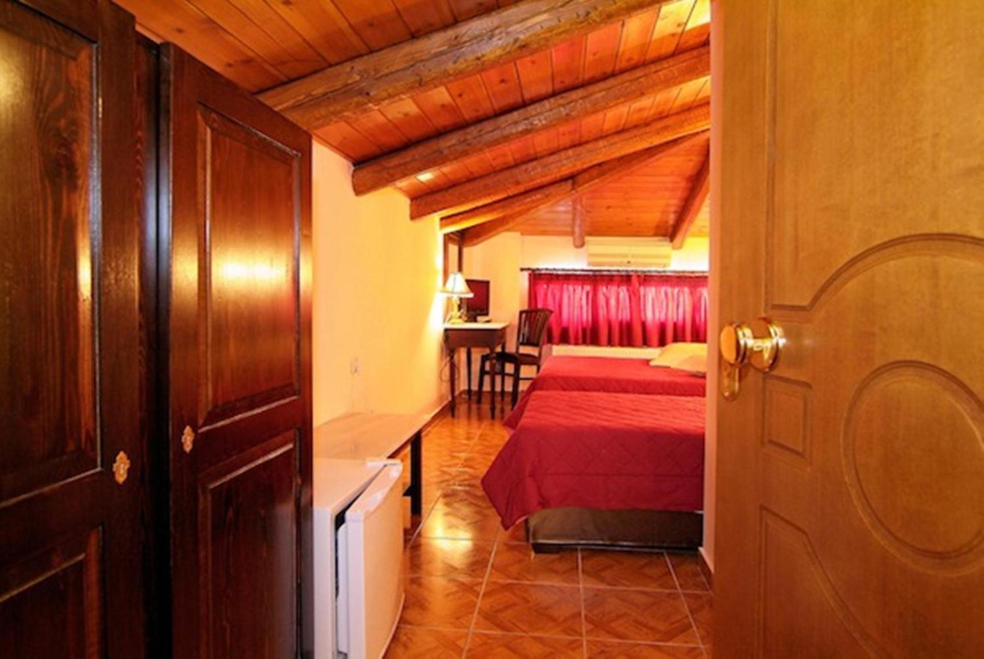 Hotel Varonos Delphes Extérieur photo