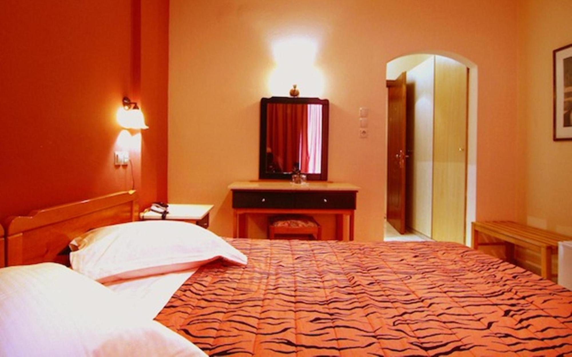 Hotel Varonos Delphes Extérieur photo